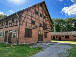 Stallgebäude am Haus