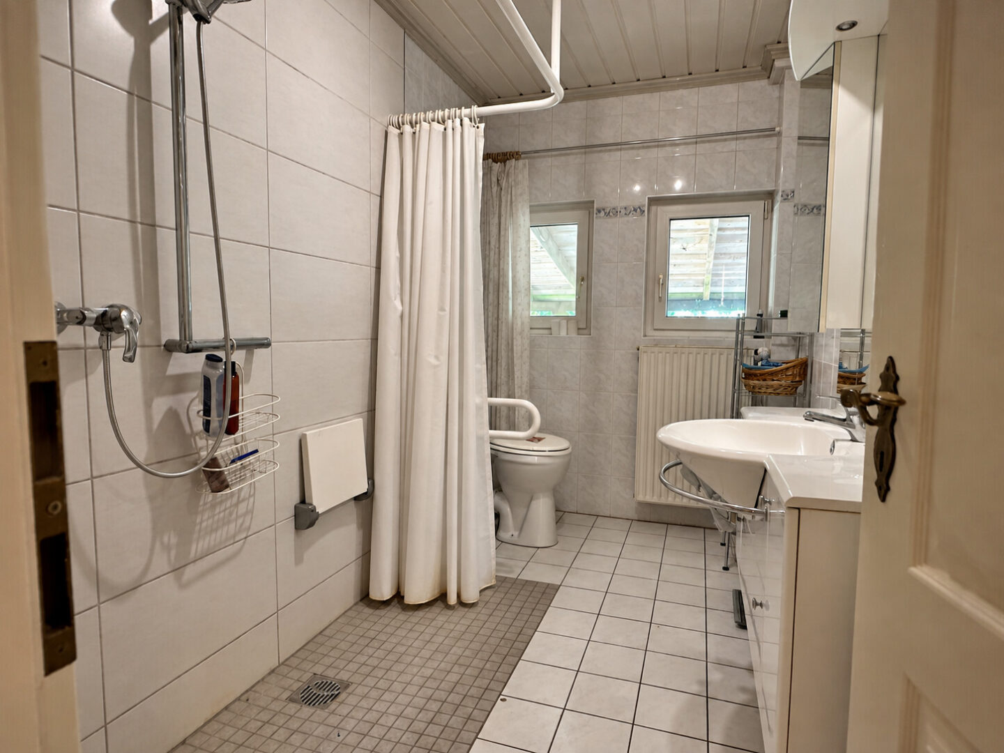 Badezimmer im Erdgeschoss