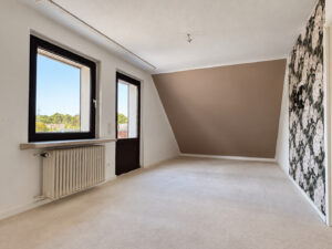 Schlafzimmer mit Stehbalkon